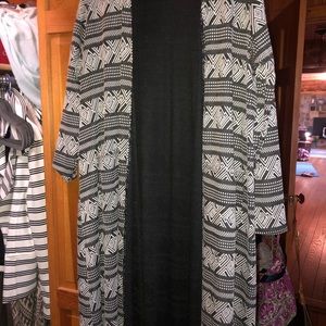 Lularoe Lindsey beautiful textured pattern